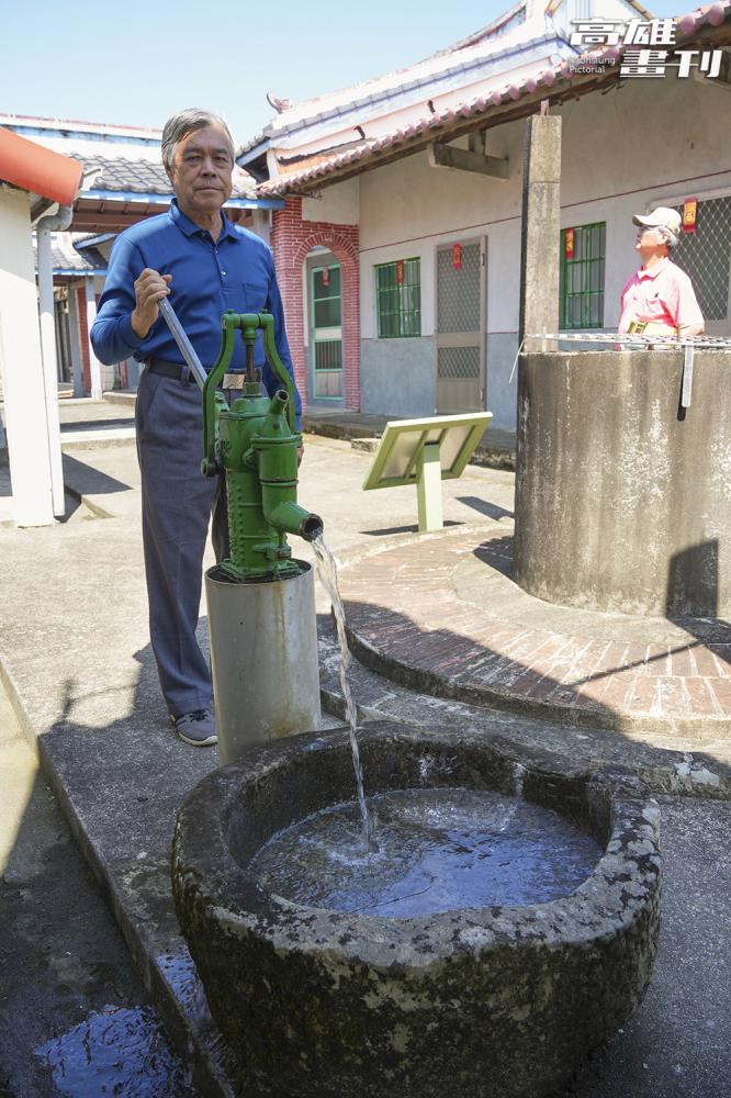 祖堂後方的古井建於大正四年，象徵螃蟹眼睛，至今依然有清冽泉水。(攝影/Cindy Lee)